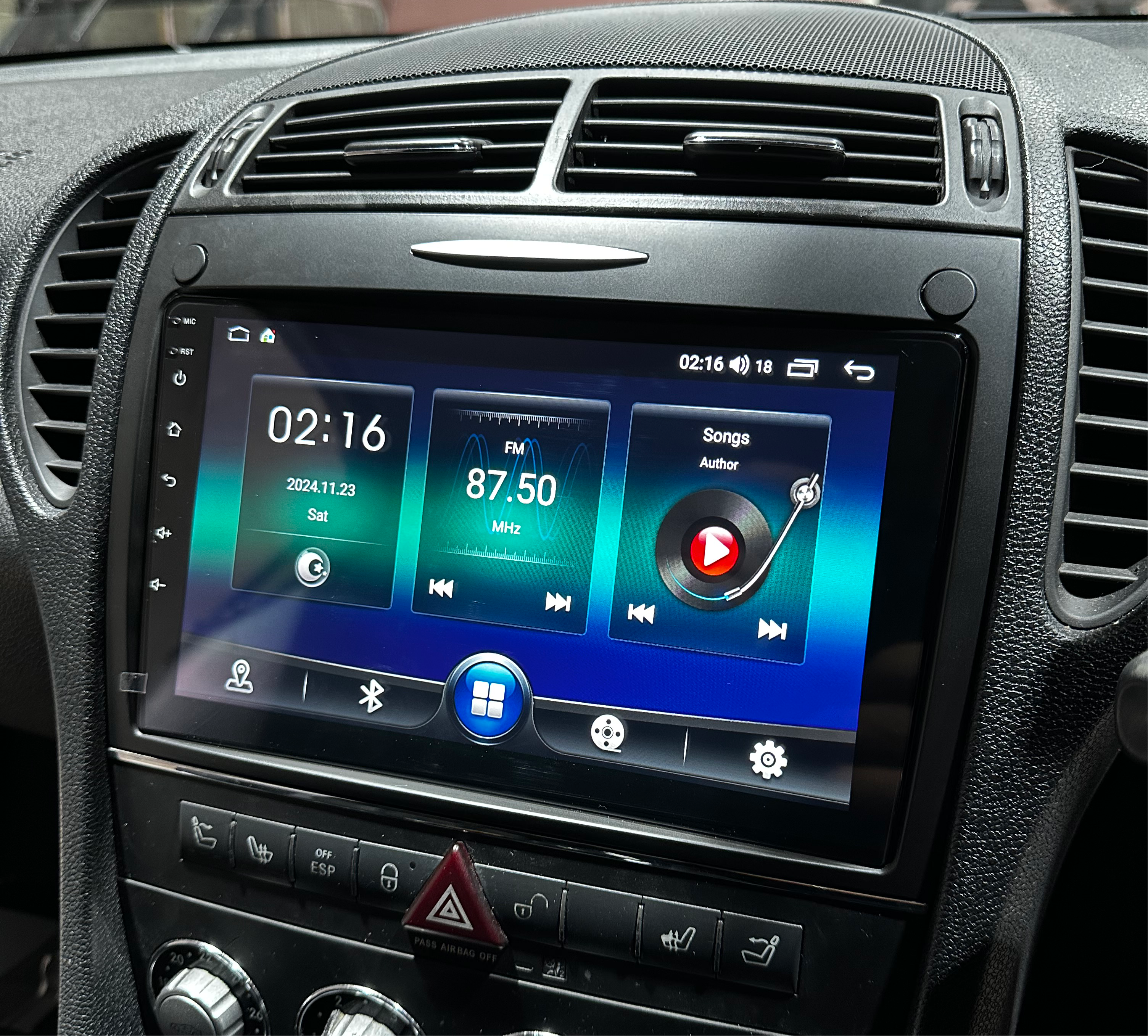 Mercedes-Benz SLK Apple Carplay / Android Auto 9" Stereo Upgrade (2004-2011)