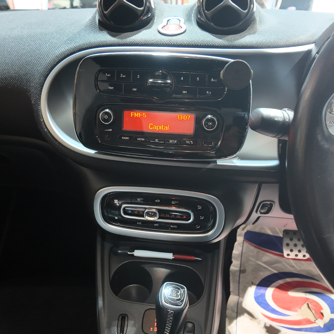 Mercedes-Benz Smart for Two/Four Apple Carplay / Android Auto 9" Stereo Upgrade